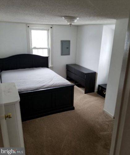 1093 Mail Ave, West Deptford NJ 08096-6514 exterior