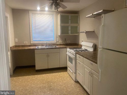 609 Broadway, West Deptford NJ 08093-1172 exterior