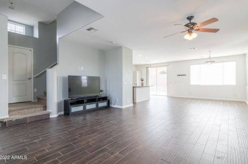 7233 39 Way, Phoenix AZ 85050-5428 exterior