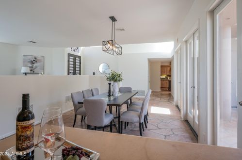 5761 Echo Canyon Cir, Phoenix AZ  85018-1270 exterior