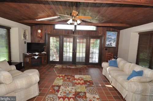 24854 Main St, Columbus NJ 08022-1339 exterior