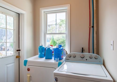 33 Glendale Ave, Everett MA 02149-4102 exterior