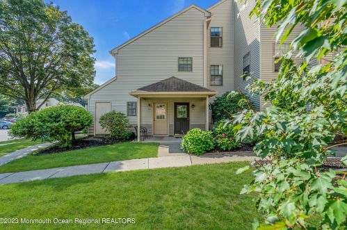 402 Daffodil Dr, Jackson Twp NJ 08527-4127 exterior