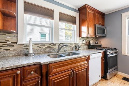 58 Lawn Ave, Quincy MA 02169-7337 exterior