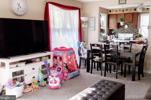 48 Arline Ave, West Deptford NJ 08096-1912 exterior