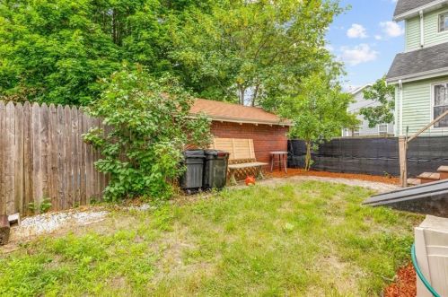 4 Walnut St, Taunton MA 02780-4255 exterior