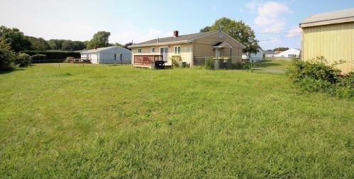 103 Pennsylvania Ave, Fall River MA 02726-3703 exterior