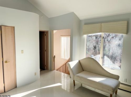 142 Magee Rd, Skyline Lakes NJ 07456-1123 exterior