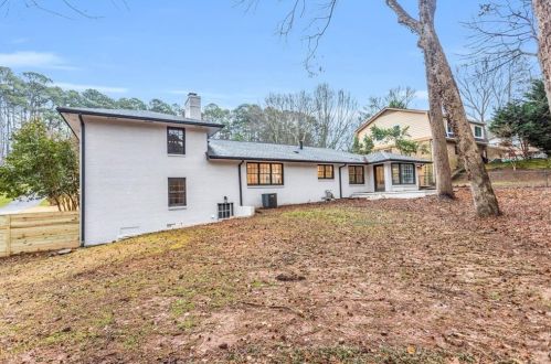 2022 Deren Way, Atlanta GA  30345-3710 exterior