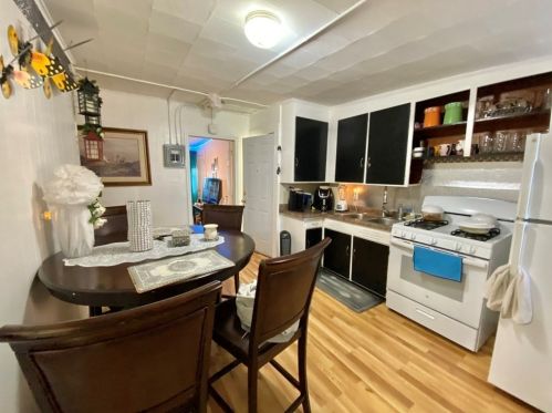 42 Summer St, Lawrence MA 01840-1718 exterior