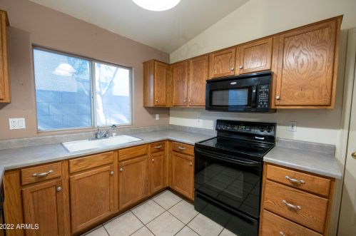 3047 Blackhawk Dr, Phoenix AZ 85050-4822 exterior