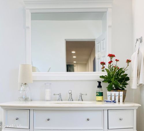 1631 Catalina Dr, Phoenix AZ 85018-7212 exterior