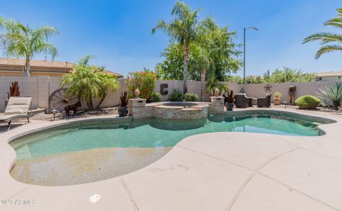 26205 56 Dr, Phoenix AZ 85031-1831 exterior