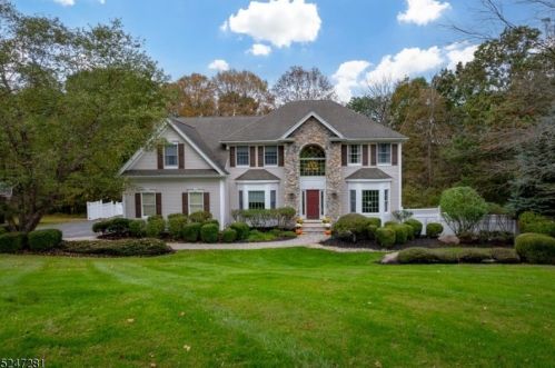 9 Partridge Ln, Milford, NJ 08848-1979