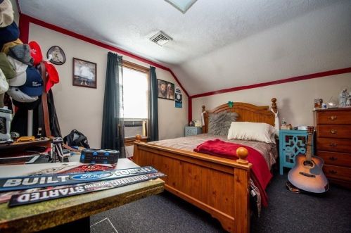 328 Broadway, Fall River MA 02724-2903 exterior