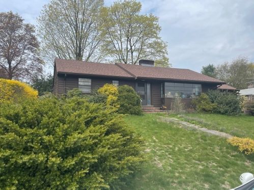 50 Bradley Rd, Arlington MA  02474-1929 exterior