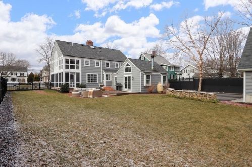 64 Fair Oaks Park, Needham MA 02492-3104 exterior