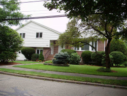 127 Olde Field Rd, Newton, MA 02459-2722