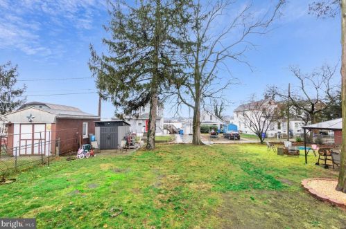 123 Maple Ave, West Deptford NJ  08093-1136 exterior