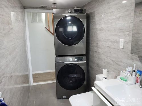 78 Hagaman St, Carteret NJ  07008-1946 exterior