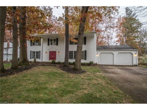 7777 Oakhurst Cir, Cleveland OH  44141-1121 exterior