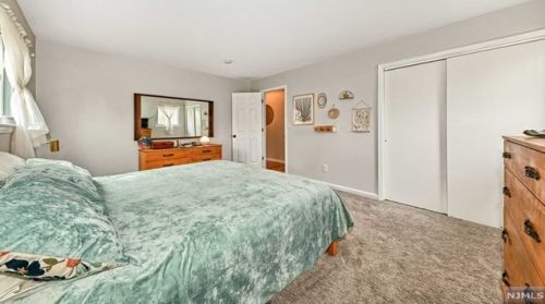 25 Catherine Ct, Skyline Lakes NJ  07456-1838 exterior