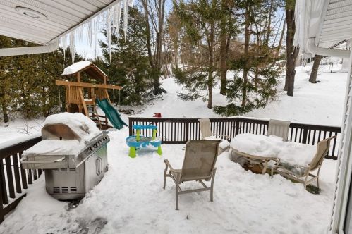 21 Cross Hl Rd, Newton MA 02459-3119 exterior