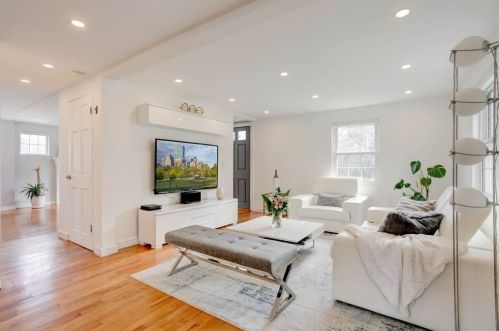 127 Elm St, North Reading MA 01864-2914 exterior