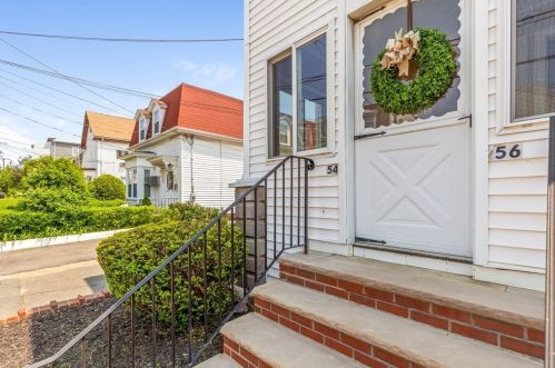 54 Everett St, Everett, MA 02149-1102