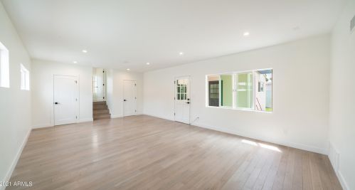 70 Edgemont Ave, Phoenix AZ 85035-2212 exterior