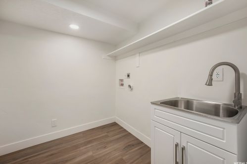 2447 Robidoux Rd, Sandy UT 84093-1129 exterior