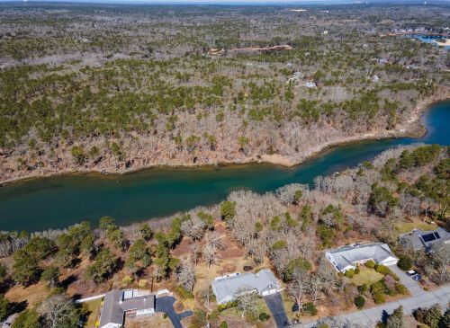 595 Riverview Dr, Chatham MA  02633-1117 exterior