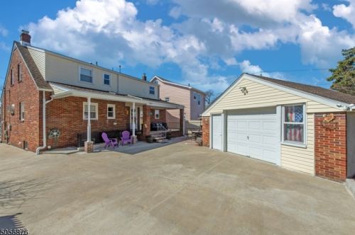 60 Crescent Ter, Belleville, NJ 07109-2064