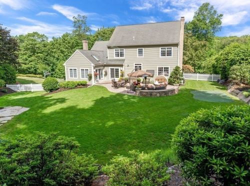 8 Bay Path Ln, Southborough, MA 01772-1814