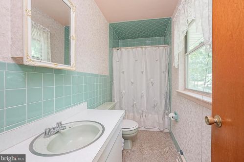 616 Chestnut Ave, West Deptford NJ 08097-1604 exterior