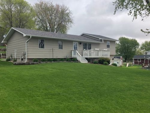 1530 Orbit Dr, Neptune IA  51024-8800 exterior