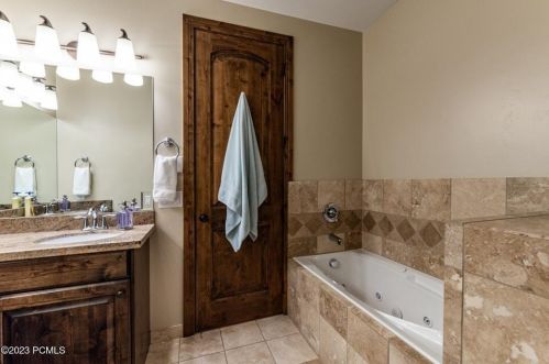 3167 Lower Saddleback Rd, Park City UT 84098-5699 exterior