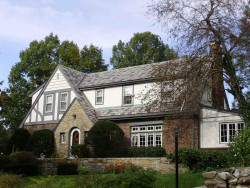 1691 Commonwealth Ave, Newton, MA 02465-2827