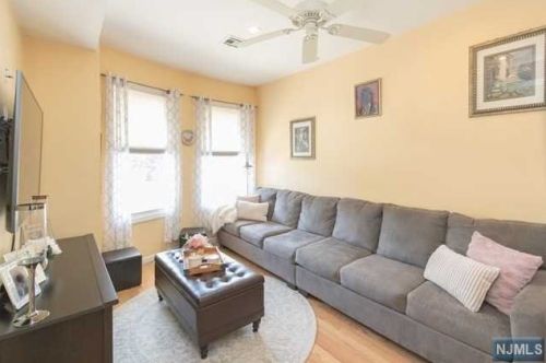 9 Hillcrest Rd, Kearny NJ  07032-1706 exterior