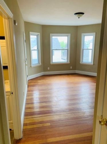 274 Cambridge St, Fall River MA 02721-2604 exterior