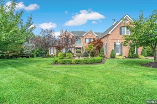 125 Finch Rd, Skyline Lakes, NJ 07456-2427