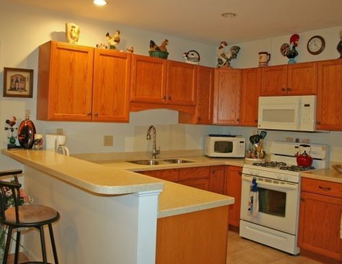 1068 Victoria St, New Bedford, MA 02745-1648