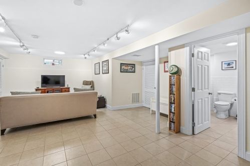 8 Clyde Ter, Arlington MA 02474-1509 exterior