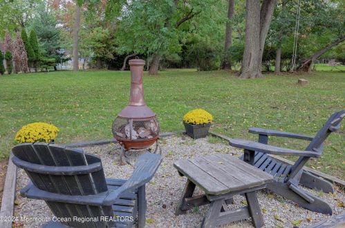 215 Silverside Ave, Little Silver NJ 07739-1713 exterior