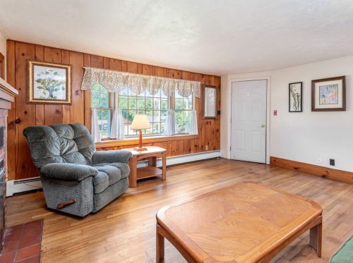 1626 Main St, Leicester MA 01524-1917 exterior