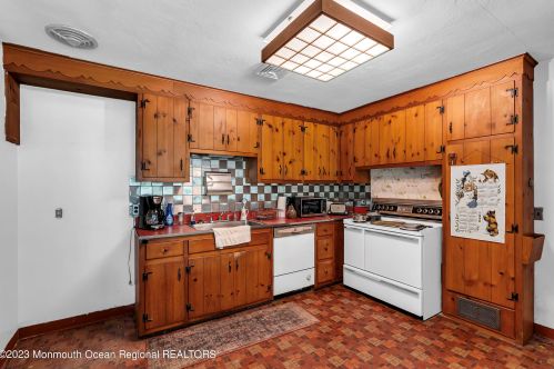 267 Rumson Rd, Little Silver NJ 07739-1657 exterior