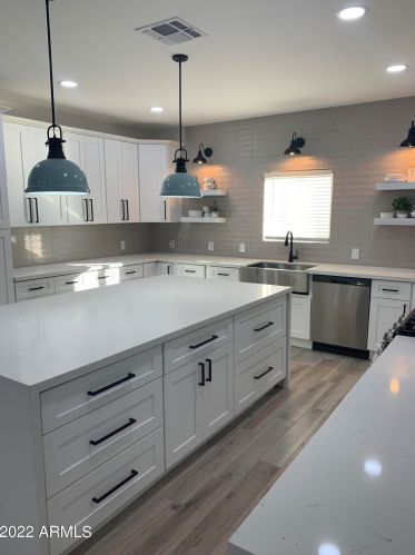 2022 22 Pl, Phoenix AZ 85042-8100 exterior