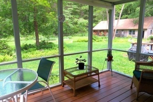 108 Buffam Rd, Amherst MA 01002-9720 exterior