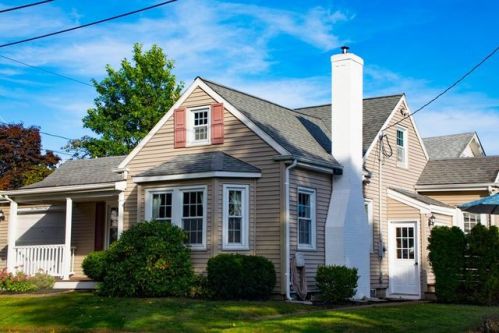 110 Grant Ave, Fall River, MA 02726-5108