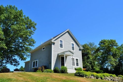 1 Briarwood Ave, Peabody, MA 01960-2017